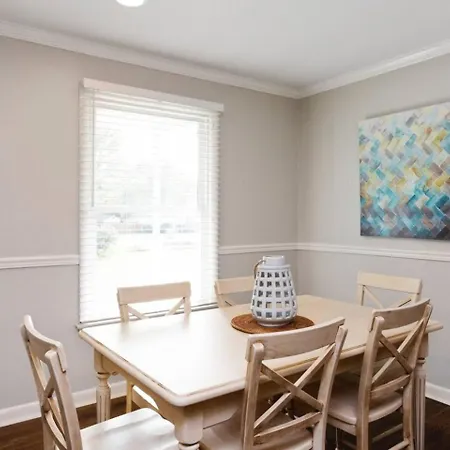 Hip 3 Bed 2 Bath