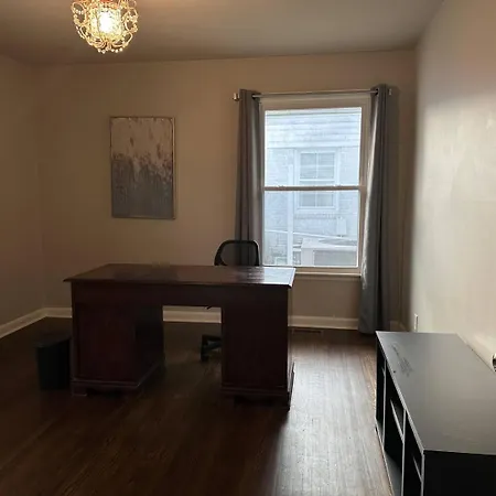 Hip 3 Bed 2 Bath *