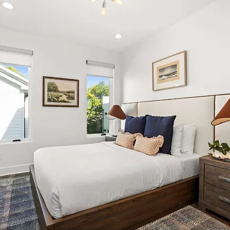 Holiday home 8th Ave South Gem Spacious For Groups Of 12 *