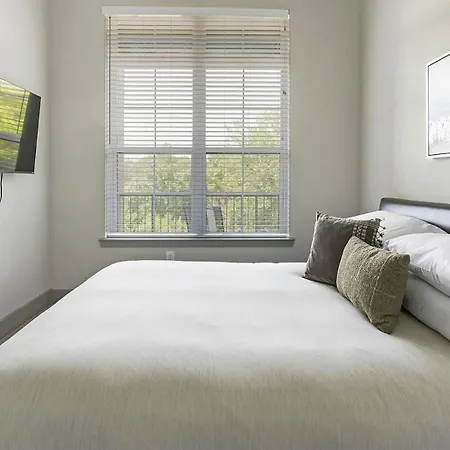 Landing Stylish 1bd Pool Rooftop Lounge Apartment Nashville