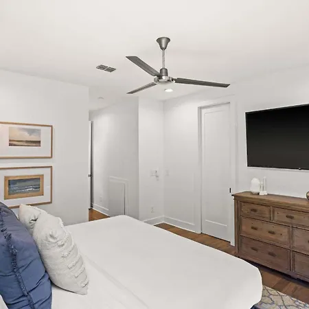8th Ave South Gem Spacious For Groups Of 12 Holiday home