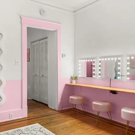 The Taylor Swift - Dolly Combo - Music Row Apartment Nashville