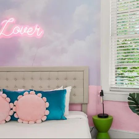 The Taylor Swift - Dolly Combo - Music Row Apartment Nashville