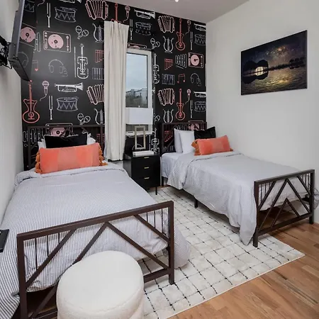 Large Groups - 2mi From Downtown - Sleeps 24 *