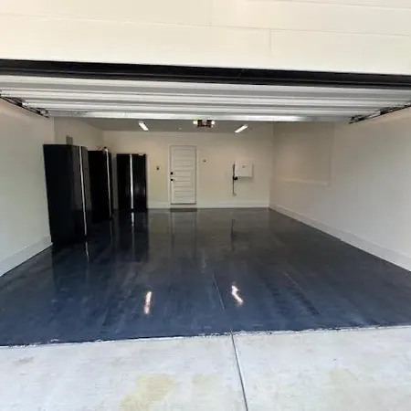 New Luxe Skyline Views - 20' Heated Rooftop Pool