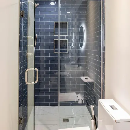 New Luxe Skyline Views - 20' Heated Rooftop Pool Holiday home *