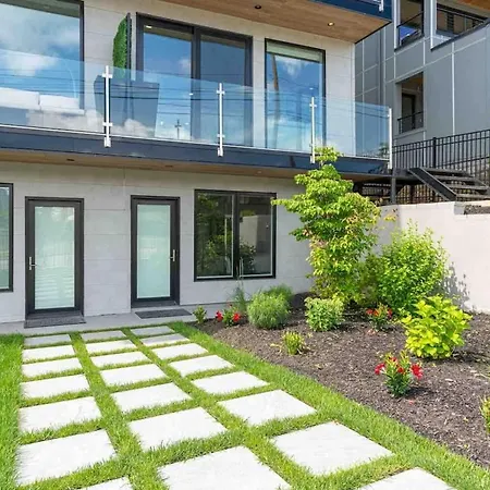 Skyline Views - Rooftop Pool - Maximum Luxury Holiday home *