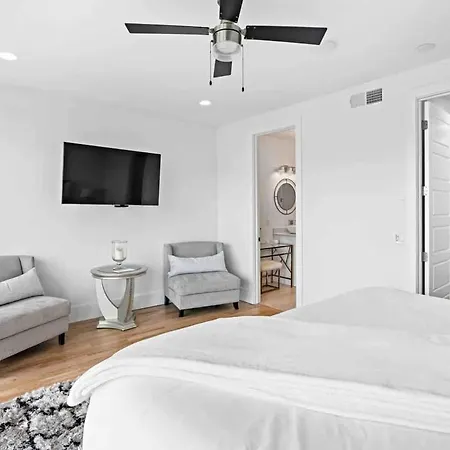 Skyline Views - Rooftop Pool - Maximum Luxury