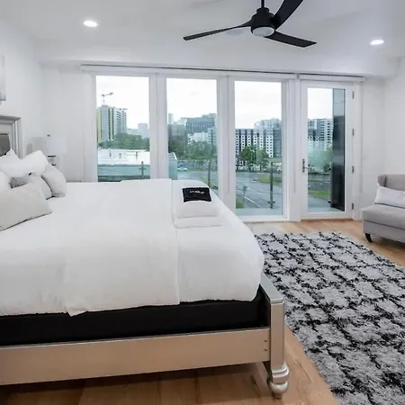 Skyline Views - Rooftop Pool - Maximum Luxury Holiday home Nashville