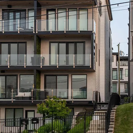 Skyline Views - Rooftop Pool - Maximum Luxury