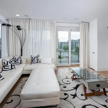 Skyline Views - Rooftop Pool - Maximum Luxury Holiday home
