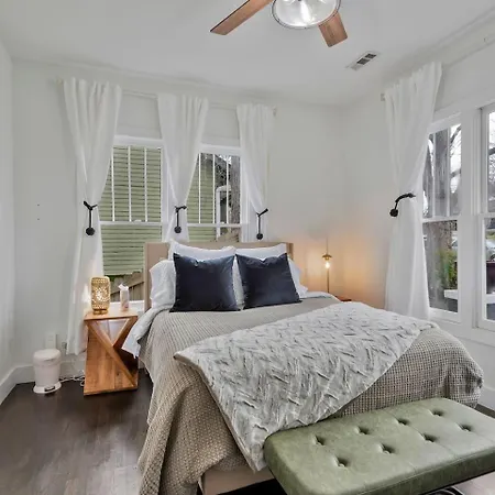 Miss In The Morning , Broadway Boho Holiday home *