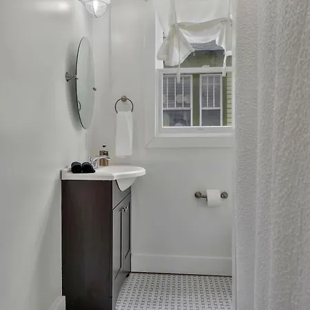 Miss In The Morning , Broadway Boho Holiday home *
