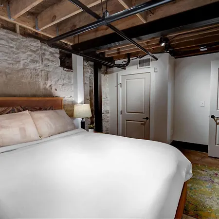 Holiday home The 1865 Honky Tonk Chic And Luxurious