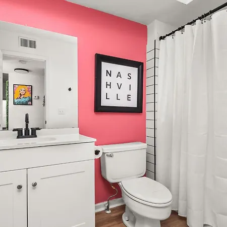Dolly Oasis On Music Row Apartment