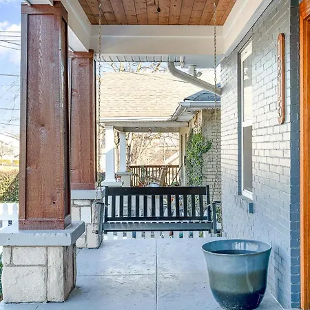 Holiday home Blue Pearl - Private Backyard - Mins To Broadway