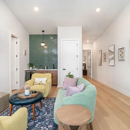 Holiday home Trinity Beats-private Rooftop Deck-east *