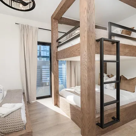 Hyve - Halo - Pool & Gym - Large Private Balcony Holiday home Nashville