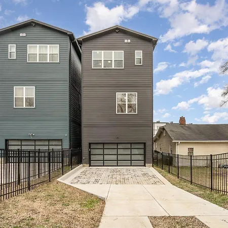 Holiday home Trinity Beats-private Rooftop Deck-east *