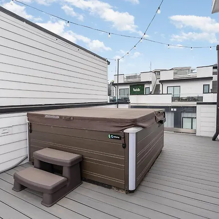 Rhythm Row - Rooftop Hot Tubs - Mins To Broadway Holiday home