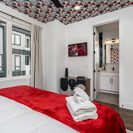 Holiday home Rhythm Row - Rooftop Hot Tubs - Mins To Broadway *