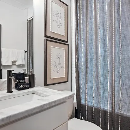 Downtown Oasis Sleeps 12 And 1 And A Half Miles To Broadway Holiday home Nashville
