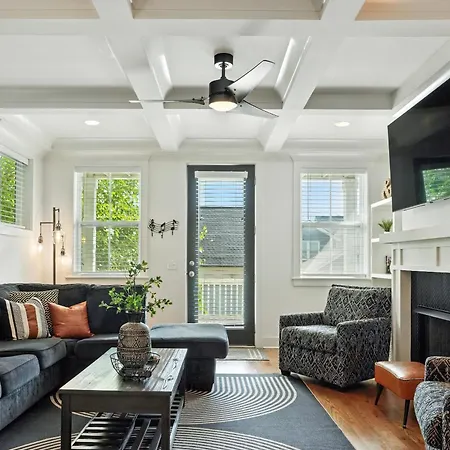 Downtown Oasis Sleeps 12 And 1 And A Half Miles To Broadway Holiday home *