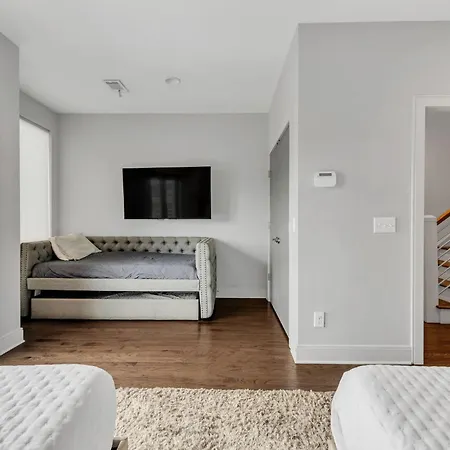 Luxury 2 Miles To Honky Tonks Holiday home