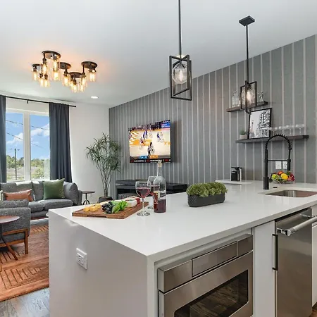 Rhythm Row - Rooftop Hot Tubs - Mins To Broadway Holiday home