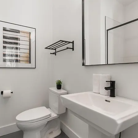 Rhythm Row - Rooftop Hot Tubs - Mins To Broadway Holiday home *
