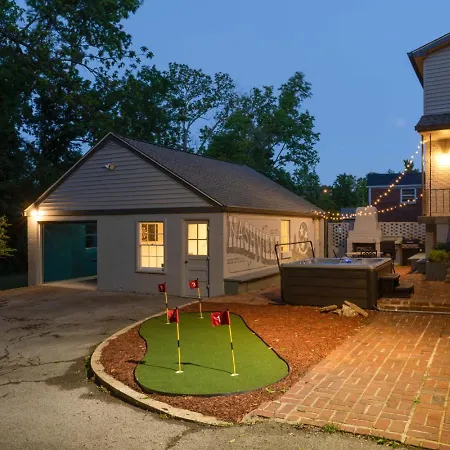 New Playground Hot Tub Games And Broadway Buzz Holiday home Nashville