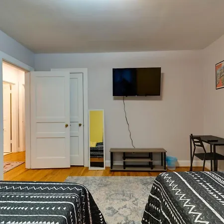 Holiday home New Playground Hot Tub Games And Broadway Buzz *
