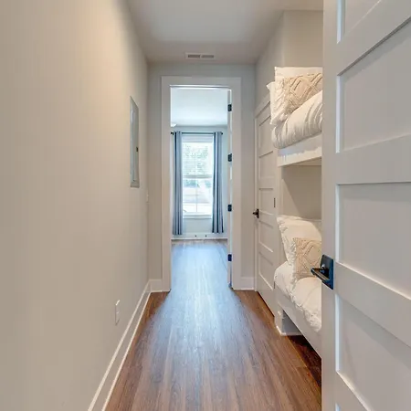 Merry Melrose - Rooftop Patio - 5 Mins To Broadway Holiday home *