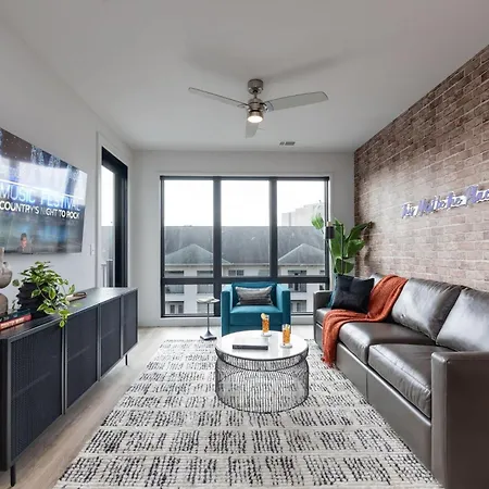 Panoramic Penthouse - Mins To Broadway - Full Gym