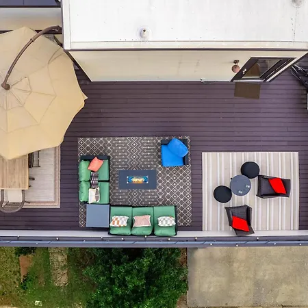Holiday home Melodic Skyline - Rooftop Views - 5 Mins To Broadway