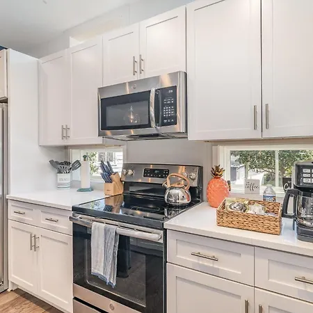 Beech Cove-private Patio-in 12 South District Holiday home Nashville