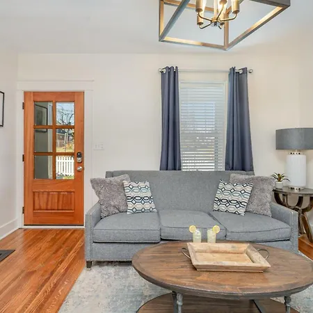 Blue Pearl - Private Backyard - Mins To Broadway Holiday home