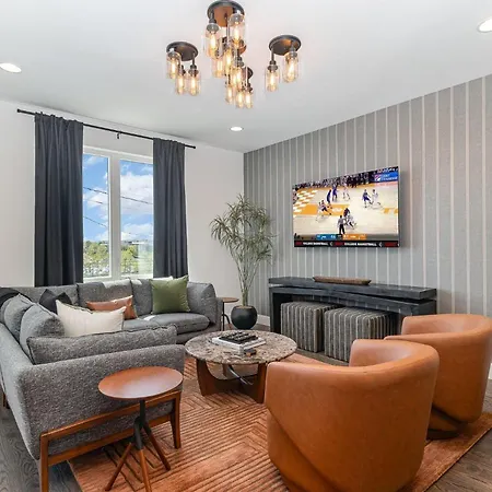 Groovy -rooftop Patio W/ Hot Tub -mins To Broadway Holiday home Nashville