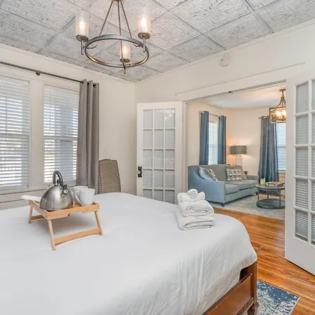 Blue Pearl - Private Backyard - Mins To Broadway Holiday home