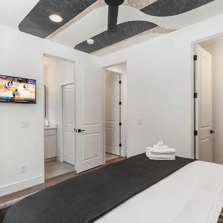 Groovy -rooftop Patio W/ Hot Tub -mins To Broadway *