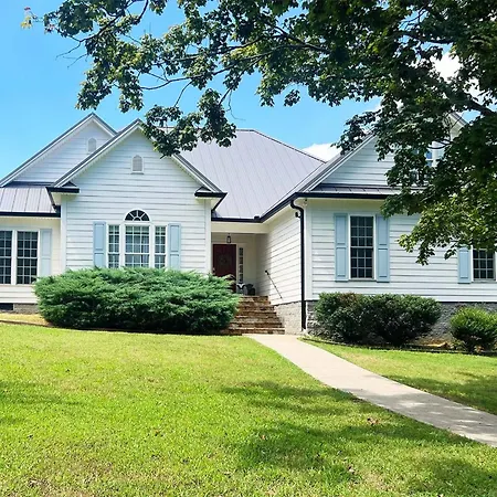 Peaceful 3br On 5 Acres - Minutes From Holiday home Nashville