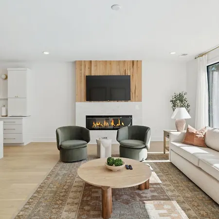 Getaway Rooftop Views & Modern Comfort Apartment Nashville