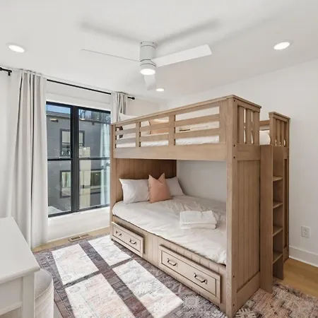 Getaway Rooftop Views & Modern Comfort Apartment Nashville