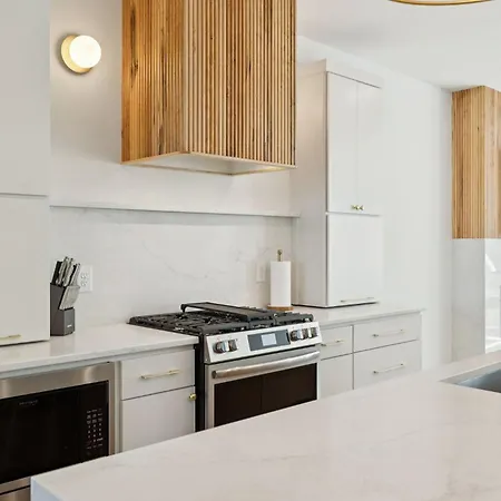 Getaway Rooftop Views & Modern Comfort * Nashville