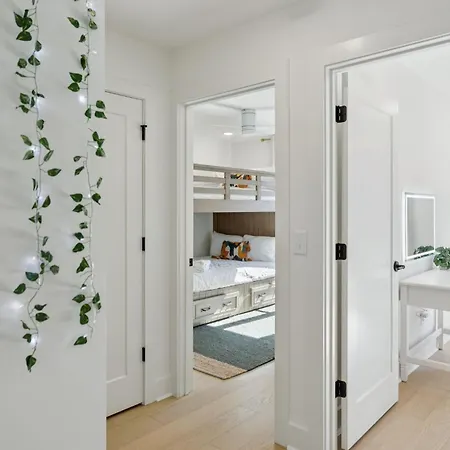 Getaway Rooftop Views & Modern Comfort
