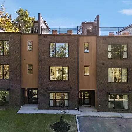 Getaway Rooftop Views & Modern Comfort