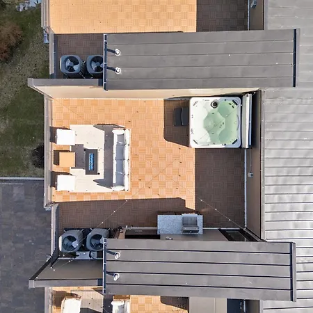 Apartment Getaway Rooftop Views & Modern Comfort