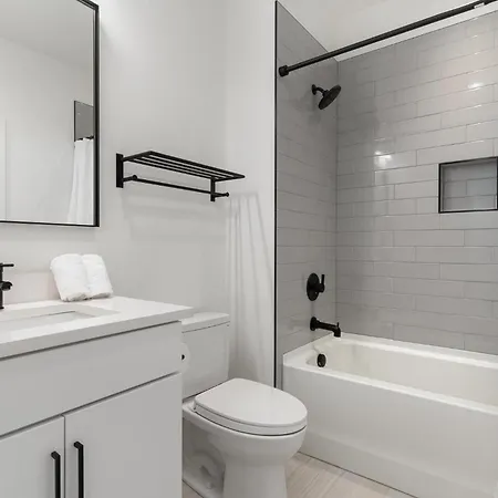 Groovy -rooftop Patio W/ Hot Tub -mins To Broadway Holiday home