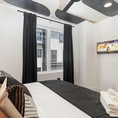 Groovy -rooftop Patio W/ Hot Tub -mins To Broadway Holiday home Nashville