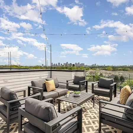 Rhythm Row - Rooftop Hot Tubs - Mins To Broadway Holiday home *